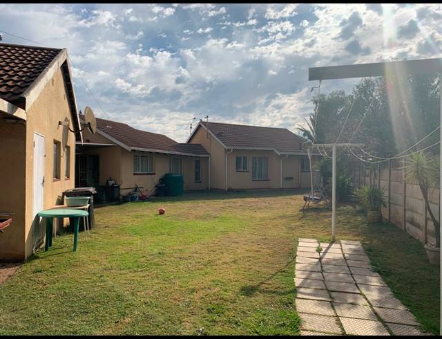 3 BEDROOM HOUSE FOR SALE IN LEONDALE